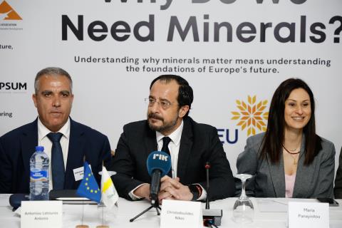 &Nu;. &Chi;&rho;&iota;&sigma;&tau;&omicron;&delta;&omicron;&upsilon;&lambda;ί&delta;&eta;&sigmaf;: &Eta; &Kappa;&upsilon;&beta;έ&rho;&nu;&eta;&sigma;&eta; &delta;ί&nu;&epsilon;&iota; &iota;&delta;&iota;&alpha;ί&tau;&epsilon;&rho;&eta; έ&mu;&phi;&alpha;&sigma;&eta; &sigma;&tau;&eta;&nu; &alpha;&nu;ά&pi;&tau;&upsilon;&xi;&eta; &tau;&omicron;&mu;έ&alpha; &pi;&rho;ώ&tau;&omega;&nu; &upsilon;&lambda;ώ&nu;
