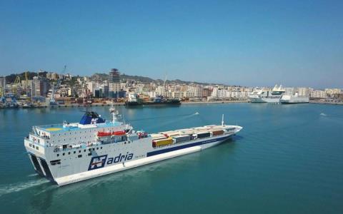 &Epsilon;&pi;ί&sigma;&eta;&mu;&eta; &pi;&rho;ώ&tau;&eta; &tau;&eta;&sigmaf; &theta;&alpha;&lambda;ά&sigma;&sigma;&iota;&alpha;&sigmaf; &epsilon;&pi;&iota;&beta;&alpha;&tau;&iota;&kappa;ή&sigmaf; &sigma;ύ&nu;&delta;&epsilon;&sigma;&eta;&sigmaf; &Kappa;ύ&pi;&rho;&omicron;&upsilon;-&Epsilon;&lambda;&lambda;ά&delta;&alpha;&sigmaf; &laquo;AF MARINA&raquo;, &mu;&epsilon;&tau;&alpha;&phi;έ&rho;&epsilon;&iota; &pi;ά&nu;&omega; &alpha;&pi;ό 100 &epsilon;&pi;&iota;&beta;ά&tau;&epsilon;&sigmaf;
