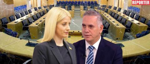&Sigma;&upsilon;&nu;&epsilon;&chi;ί&zeta;&epsilon;&iota; &tau;&iota;&sigmaf; &delta;&iota;&alpha;&beta;&omicron;&upsilon;&lambda;&epsilon;ύ&sigma;&epsilon;&iota;&sigmaf; &mu;&epsilon; &tau;&alpha; &kappa;ό&mu;&mu;&alpha;&tau;&alpha; &omicron; &Nu;&iota;&kappa;ό&lambda;&alpha;&sigmaf; &gamma;&iota;&alpha; &tau;&eta;&nu; &Pi;&rho;&omicron;&epsilon;&delta;&rho;ί&alpha; &tau;&eta;&sigmaf; &Beta;&omicron;&upsilon;&lambda;ή&sigmaf;-&laquo;&Epsilon;&pi;&iota;&tau;&upsilon;&chi;&eta;&mu;έ&nu;&eta; &eta; &pi;&rho;&omicron;&epsilon;&delta;&rho;ί&alpha; &tau;&eta;&sigmaf; &Alpha;&nu;&nu;ί&tau;&alpha;&sigmaf;, &alpha;&lambda;&lambda;ά&hellip;&raquo;