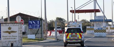 &Eta; &Kappa;ύ&pi;&rho;&omicron;&sigmaf; &alpha;&nu;&eta;&sigma;&upsilon;&chi;&epsilon;ί &gamma;&iota;&alpha; &tau;&eta; &chi;&rho;ή&sigma;&eta; &tau;&omega;&nu; &beta;&rho;&epsilon;&tau;&alpha;&nu;&iota;&kappa;ώ&nu; &beta;ά&sigma;&epsilon;&omega;&nu;, &alpha;&nu; &kappa;ά&nu;&epsilon;&iota; &kappa;&upsilon;&beta;έ&rho;&nu;&eta;&sigma;&eta; &omicron; &Phi;ά&rho;&alpha;&tau;&zeta;