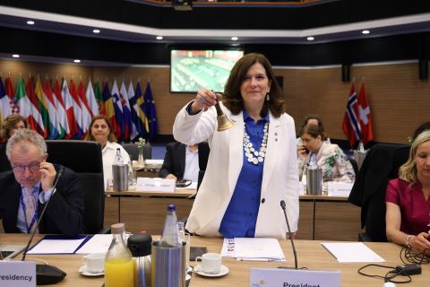 &Beta;. &Kappa;&alpha;&sigma;&sigma;&iota;&alpha;&nu;ί&delta;&omicron;&upsilon;: &Eta; &pi;&rho;&omicron;&sigma;&tau;&alpha;&sigma;ί&alpha; &pi;&omicron;&lambda;&iota;&tau;&iota;&sigma;&tau;&iota;&kappa;ή&sigmaf; &kappa;&lambda;&eta;&rho;&omicron;&nu;&omicron;&mu;&iota;ά&sigmaf; &sigma;&tau;&iota;&sigmaf; &beta;&alpha;&sigma;&iota;&kappa;έ&sigmaf; &mu;&alpha;&sigmaf; &pi;&rho;&omicron;&tau;&epsilon;&rho;&alpha;&iota;ό&tau;&eta;&tau;&epsilon;&sigmaf;