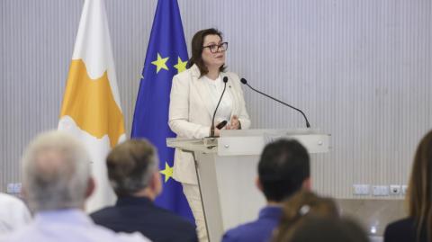 &Beta;ά&zeta;&epsilon;&iota; &pi;&rho;&omicron;&tau;&epsilon;&rho;&alpha;&iota;ό&tau;&eta;&tau;&alpha; &tau;&eta;&nu; &alpha;&nu;&alpha;&beta;ά&theta;&mu;&iota;&sigma;&eta; &tau;&omega;&nu; &alpha;&theta;&lambda;&eta;&tau;&iota;&kappa;ώ&nu; &sigma;&chi;&omicron;&lambda;&epsilon;ί&omega;&nu; &eta; &Kappa;&upsilon;&beta;έ&rho;&nu;&eta;&sigma;&eta;-&laquo;&Epsilon;&pi;&iota;&delta;&iota;ώ&kappa;&omicron;&upsilon;&mu;&epsilon; &tau;&eta;&nu; &pi;&omicron;&lambda;ύ&pi;&lambda;&epsilon;&upsilon;&rho;&eta; &epsilon;&nu;ί&sigma;&chi;&upsilon;&sigma;&eta; &tau;&omega;&nu; &pi;&alpha;&iota;&delta;&iota;ώ&nu;&raquo;