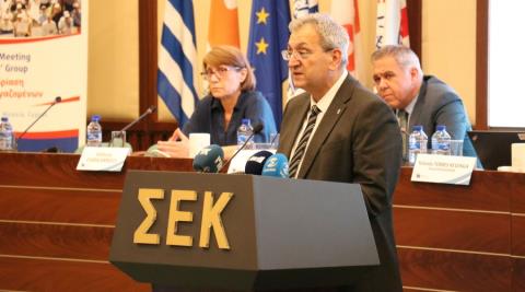 &Pi;&rho;ώ&tau;&eta; &kappa;&omicron;&iota;&nu;&omega;&nu;&iota;&kappa;ή &pi;&rho;&omicron;&tau;&epsilon;&rho;&alpha;&iota;ό&tau;&eta;&tau;&alpha; &Kappa;&upsilon;&beta;έ&rho;&nu;&eta;&sigma;&eta;&sigmaf; &eta; &sigma;&upsilon;&nu;&tau;&alpha;&xi;&iota;&omicron;&delta;&omicron;&tau;&iota;&kappa;ή &mu;&epsilon;&tau;&alpha;&rho;&rho;ύ&theta;&mu;&iota;&sigma;&eta;-&laquo;&Eta; &pi;&rho;ώ&tau;&eta; &phi;ά&sigma;&eta; &epsilon;&pi;&iota;&kappa;&epsilon;&nu;&tau;&rho;ώ&nu;&epsilon;&tau;&alpha;&iota; &sigma;&tau;&omicron; &Tau;&alpha;&mu;&epsilon;ί&omicron; &Kappa;&omicron;&iota;&nu;&omega;&nu;&iota;&kappa;ώ&nu; &Alpha;&sigma;&phi;&alpha;&lambda;ί&sigma;&epsilon;