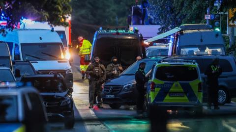 &Pi;&alpha;&rho;&alpha;&delta;ό&theta;&eta;&kappa;&epsilon; &omicron; ά&nu;&delta;&rho;&alpha;&sigmaf; &pi;&omicron;&upsilon; &pi;&upsilon;&rho;&omicron;&beta;ό&lambda;&eta;&sigma;&epsilon; &alpha;&sigma;&tau;&upsilon;&nu;&omicron;&mu;&iota;&kappa;ό &kappa;&alpha;&iota; &tau;&alpha;&mu;&pi;&omicron;&upsilon;&rho;ώ&theta;&eta;&kappa;&epsilon; &mu;&epsilon; &tau;&iota;&sigmaf; &tau;&rho;&epsilon;&iota;&sigmaf; &kappa;ό&rho;&epsilon;&sigmaf; &tau;&omicron;&upsilon; &sigma;&tau;&eta; &Gamma;&epsilon;&rho;&mu;&alpha;&nu;ί&alpha;