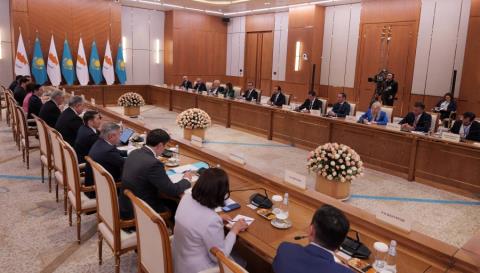 &Nu;. &Chi;&rho;&iota;&sigma;&tau;&omicron;&delta;&omicron;&upsilon;&lambda;ί&delta;&eta;&sigmaf;: &Sigma;&tau;&rho;&alpha;&tau;&eta;&gamma;&iota;&kappa;ό&sigmaf; &epsilon;&tau;&alpha;ί&rho;&omicron;&sigmaf; &tau;&eta;&sigmaf; &Kappa;ύ&pi;&rho;&omicron;&upsilon; &tau;&omicron; &Kappa;&alpha;&zeta;&alpha;&kappa;&sigma;&tau;ά&nu;, &eta; &Kappa;ύ&pi;&rho;&omicron;&sigmaf; &lambda;&epsilon;&iota;&tau;&omicron;&upsilon;&rho;&gamma;&epsilon;ί &omega;&sigmaf; &alpha;&xi;&iota;ό&pi;&iota;&sigma;&tau;&omicron;&sigmaf; &epsilon;&pi;&iota;&chi;&epsilon;&iota;&rho;&eta;&mu;&alpha;&tau;&iota;&kappa;ό&sigmaf; &kappa;&alpha;&iota; &epsilon;&pi;&epsilon;&nu;&delta;&upsilon;&tau;&iota;&kappa;ό&sigmaf;