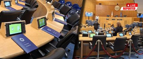 LIVE: &Eta; ώ&rho;&alpha; &tau;&eta;&sigmaf; &kappa;&rho;ί&sigma;&eta;&sigmaf;... &Eta; &Beta;&omicron;&upsilon;&lambda;ή &epsilon;&kappa;&lambda;έ&gamma;&epsilon;&iota; &tau;&omicron;&nu; &nu;έ&omicron; &tau;&eta;&sigmaf; &Pi;&rho;ό&epsilon;&delta;&rho;&omicron;-&Iota;&sigma;&omicron;&rho;&rho;&omicron;&pi;ί&epsilon;&sigmaf; &sigma;&epsilon; &tau;&epsilon;&nu;&tau;&omega;&mu;έ&nu;&omicron; &sigma;&chi;&omicron;&iota;&nu;ί (pics)
