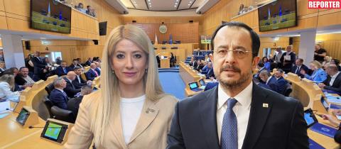 &Sigma;&upsilon;&gamma;&chi;&alpha;&rho;&eta;&tau;ή&rho;&iota;&alpha; &Chi;&rho;&iota;&sigma;&tau;&omicron;&delta;&omicron;&upsilon;&lambda;ί&delta;&eta; &sigma;&tau;&eta;&nu; &Alpha;&nu;&nu;ί&tau;&alpha; &Delta;&eta;&mu;&eta;&tau;&rho;ί&omicron;&upsilon; &gamma;&iota;&alpha; &tau;&eta;&nu; &epsilon;&pi;&alpha;&nu;&epsilon;&kappa;&lambda;&omicron;&gamma;ή &tau;&eta;&sigmaf;-&laquo;&Pi;&rho;&omicron;&sigma;&beta;&lambda;έ&pi;&omega; &sigma;&epsilon; &mu;ί&alpha; &delta;&eta;&mu;&iota;&omicron;&upsilon;&rho;&gamma;&iota;&kappa;ή &kappa;&alpha;&iota; &pi;&alpha;&rho;&alpha;&gamma;&omega;&gamma;&iota;&kappa;ή &sigma;&upsilon;&nu;&epsilon;&rho;&gamma;&alpha;&sigma;ί&alpha;&raquo;