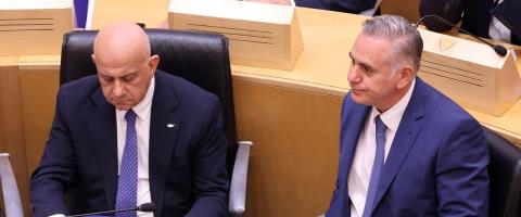 &Alpha;&pi;&alpha;&nu;&tau;ά &sigma;&tau;&alpha; &pi;&upsilon;&rho;ά &tau;&omicron;&upsilon; &Alpha;&Kappa;&Epsilon;&Lambda; &tau;&omicron; &Delta;&Eta;&Kappa;&Omicron;-&laquo;&Epsilon;&pi;έ&lambda;&epsilon;&xi;&epsilon; &tau;&eta;&nu; &pi;&omicron;&lambda;&iota;&tau;&iota;&kappa;ή &alpha;&pi;&omicron;&mu;ό&nu;&omega;&sigma;&eta; &kappa;&alpha;&iota; &tau;&eta;&nu; &epsilon;&kappa;&lambda;&omicron;&gamma;&iota;&kappa;ή &alpha;&pi;&omicron;&tau;&upsilon;&chi;ί&alpha; &alpha;&lambda;&lambda;ά... &tau;&omicron;&upsilon; &phi;&tau;&alpha;ί&nu;&epsilon; ό&lambda;&omicron;&iota; &omicron;&iota; ά&lambda;&lambda;&omicron;&iota;&raquo;