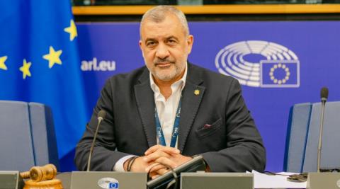 &Upsilon;&pi;&epsilon;&rho;&psi;&eta;&phi;ί&sigma;&tau;&eta;&kappa;&epsilon; &eta; έ&kappa;&theta;&epsilon;&sigma;&eta; &tau;&omicron;&upsilon; &Epsilon;&upsilon;&rho;&omega;&beta;&omicron;&upsilon;&lambda;&epsilon;&upsilon;&tau;ή &Lambda;&omicron;&upsilon;&kappa;ά &Phi;&omicron;&upsilon;&rho;&lambda;&alpha; &gamma;&iota;&alpha; &tau;&omicron;&upsilon;&sigmaf; &epsilon;&rho;&gamma;&alpha;&zeta;ό&mu;&epsilon;&nu;&omicron;&upsilon;&sigmaf; &sigma;&tau;&eta;&nu; &upsilon;&gamma;&epsilon;ί&alpha;