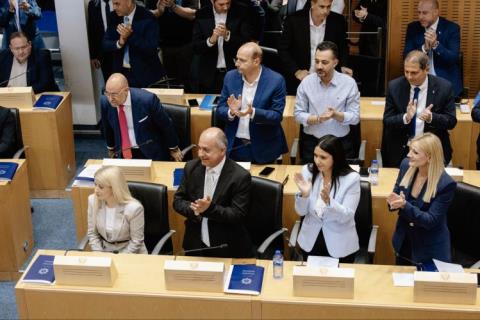 &Sigma;&tau;ί&gamma;&mu;&alpha; &pi;&omicron;&rho;&epsilon;ί&alpha;&sigmaf; &alpha;&pi;ό &Delta;&Eta;&Sigma;&Upsilon; &mu;&epsilon;&tau;ά &tau;&eta;&nu; &epsilon;&pi;&alpha;&nu;&epsilon;&kappa;&lambda;&omicron;&gamma;ή &Alpha;&nu;&nu;ί&tau;&alpha;&sigmaf; &sigma;&tau;&eta;&nu; &Pi;&rho;&omicron;&epsilon;&delta;&rho;ί&alpha; &tau;&eta;&sigmaf; &Beta;&omicron;&upsilon;&lambda;ή&sigmaf;-&laquo;&Mu;&alpha;&kappa;&rho;&iota;ά &alpha;&pi;ό &lambda;&alpha;ϊ&kappa;&iota;&sigma;&mu;&omicron;ύ&sigmaf;, &delta;&omicron;&gamma;&mu;&alpha;&tau;&iota;&sigma;&mu;&omicron;ύ&sigmaf; &kappa;&alpha;&iota; &epsilon;ύ&kappa;&omicron;&lambda;&alpha; &sigma;&upsilon;&nu;&theta;ή