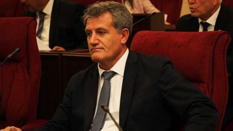 &Tau;&rho;&iota;&gamma;&mu;&omicron;ί &sigma;&tau;&alpha; &kappa;&alpha;&tau;&epsilon;&chi;ό&mu;&epsilon;&nu;&alpha;-&Alpha;&pi;&omicron;&mu;&alpha;&kappa;&rho;ύ&nu;&theta;&eta;&kappa;&epsilon; &omicron; &laquo;&epsilon;&kappa;&pi;&rho;ό&sigma;&omega;&pi;ό&sigmaf;&raquo; &sigma;&tau;&omicron; &Kappa;&omicron;&upsilon;&beta;έ&iota;&tau; &mu;&epsilon;&tau;ά &tau;&iota;&sigmaf; &epsilon;&pi;&iota;&kappa;&rho;ί&sigma;&epsilon;&iota;&sigmaf; &sigma;&tau;&omicron;&nu; &Alpha;&rho;&iota;&kappa;&lambda;&iota;