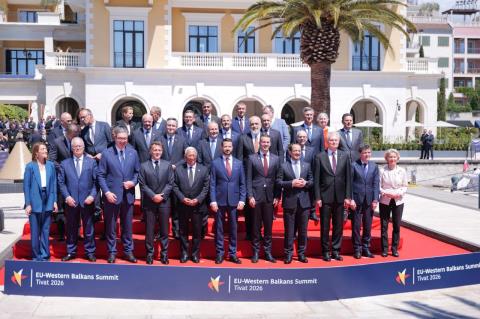 N. &Chi;&rho;&iota;&sigma;&tau;&omicron;&delta;&omicron;&upsilon;&lambda;ί&delta;&eta;&sigmaf;: &Epsilon;ί&nu;&alpha;&iota; ώ&rho;&alpha; &nu;&alpha; &sigma;&phi;&upsilon;&rho;&eta;&lambda;&alpha;&tau;ή&sigma;&omicron;&upsilon;&mu;&epsilon; &mu;&iota;&alpha; &omicron;&lambda;&omicron;έ&nu;&alpha; &sigma;&tau;&epsilon;&nu;ό&tau;&epsilon;&rho;&eta; &sigma;&chi;έ&sigma;&eta; &mu;&epsilon;&tau;&alpha;&xi;ύ &tau;&eta;&sigmaf; &Epsilon;&Epsilon; &kappa;&alpha;&iota; &tau;&omega;&nu; &Delta;&upsilon;&tau;&iota;&kappa;ώ&nu; &Beta;&alpha;&lambda;&kappa;&alpha;&nu;ί&omega;&nu;