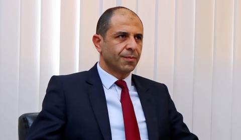 Καταγγέλλει επιθέσεις και φίμωση στα ΜΚΔ ο Οζερσάι-Έκλεισε λ