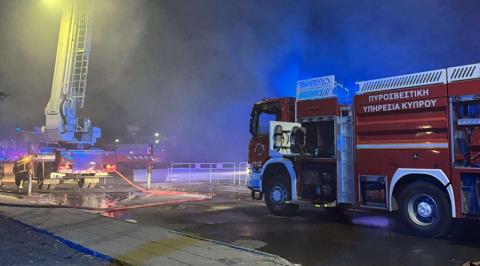 Τυλίχθηκε στις φλόγες συνεργείο βαφής στην Κοκκινοτριμιθιά-Κ