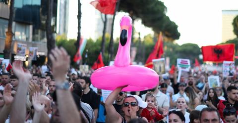 Νέες διαδηλώσεις της «επανάστασης των φλαμίνγκο» στην Αλβανί
