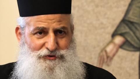 Διαμαρτυρία έξω από την Αρχιεπισκοπή από υποστηρικ