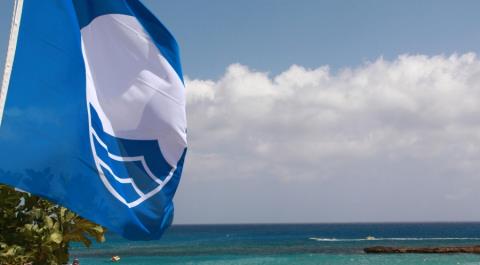 Βραβεύτηκαν με τις γαλάζιες σημαίες 56 παραλίες και δύο μαρίνες-«Σημαντική επιτυχία για τη χώρα μας»