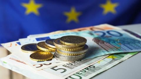 &Mu;&epsilon;ί&omega;&sigma;&eta; 2% &sigma;&tau;&omicron; &nu;έ&omicron; &Pi;&omicron;&lambda;&upsilon;&epsilon;&tau;έ&sigmaf; &Delta;&eta;&mu;&omicron;&sigma;&iota;&omicron;&nu;&omicron;&mu;&iota;&kappa;ό &Pi;&lambda;&alpha;ί&sigma;&iota;&omicron; 2028&ndash;2034 &pi;&rho;&omicron;&tau;&epsilon;ί&nu;&epsilon;&iota; &tau;&omicron; &delta;&iota;&alpha;&pi;&rho;&alpha;&gamma;&mu;&alpha;&tau;&epsilon;&upsilon;&tau;&iota;&kappa;ό &pi;&alpha;&kappa;έ&tau;&omicron; &Kappa;&upsilon;&pi;&rho;&iota;&alpha;&kappa;ή&sigmaf; &Pi;&rho;&omicron;&epsilon;&delta;&rho;ί&alpha;&sigmaf;