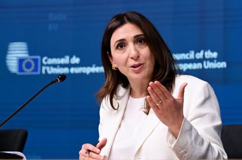 &Mu;. &Rho;&alpha;&omicron;&upsilon;&nu;ά: &Kappa;&alpha;&theta;&omicron;&rho;&iota;&sigma;&tau;&iota;&kappa;ό &omicron;&rho;ό&sigma;&eta;&mu;&omicron; &gamma;&iota;&alpha; &pi;&omicron;&lambda;&iota;&tau;&iota;&kappa;ή &sigma;&upsilon;&mu;&phi;&omega;&nu;ί&alpha; &sigma;&tau;&omicron; &Pi;&omicron;&lambda;&upsilon;&epsilon;&tau;έ&sigmaf; &Delta;&eta;&mu;&omicron;&sigma;&iota;&omicron;&nu;&omicron;&mu;&iota;&kappa;ό &Pi;&lambda;&alpha;ί&sigma;&iota;&omicron; 2028-2034 &tau;&omicron; &alpha;&nu;&alpha;&theta;&epsilon;&omega;&rho;&eta;&mu;έ&nu;&omicron; &laquo;neg&omicron; box&raquo;