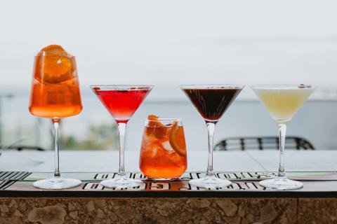 &Eta; &epsilon;&pi;&iota;&sigma;&tau;&rho;&omicron;&phi;ή &tau;&omicron;&upsilon; 7Skies Roof bar &sigma;&tau;&omicron;&nu; &Pi;&rho;&omega;&tau;&alpha;&rho;ά &sigma;&eta;&mu;&alpha;&tau;&omicron;&delta;&omicron;&tau;&epsilon;ί &tau;&eta; &nu;έ&alpha; &sigma;&epsilon;&zeta;ό&nu;