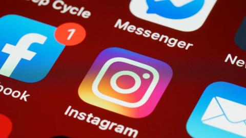 &laquo;Έ&pi;&epsilon;&sigma;&alpha;&nu;&raquo; &tau;&alpha; social media-&Alpha;&nu;&alpha;&phi;&omicron;&rho;έ&sigmaf; &gamma;&iota;&alpha; &pi;&rho;&omicron;&beta;&lambda;ή&mu;&alpha;&tau;&alpha; &sigma;&epsilon; Facebook &kappa;&alpha;&iota; Messenger