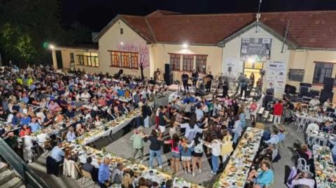 &Xi;&epsilon;&chi;ύ&theta;&eta;&kappa;&alpha;&nu; &sigma;&tau;&omicron;&nu; &Pi;&epsilon;&delta;&omicron;&upsilon;&lambda;ά &omicron;&iota; &pi;&omicron;&lambda;ί&tau;&epsilon;&sigmaf; &gamma;&iota;&alpha; &tau;&omicron; &Phi;&epsilon;&sigma;&tau;&iota;&beta;ά&lambda; &Kappa;&epsilon;&rho;&alpha;&sigma;&iota;&omicron;ύ &kappa;&alpha;&iota; &epsilon;&pi;&iota;&kappa;&rho;&alpha;&tau;&epsilon;ί &kappa;&upsilon;&kappa;&lambda;&omicron;&phi;&omicron;&rho;&iota;&alpha;&kappa;ό &kappa;&omicron;&mu;&phi;&omicron;ύ&zeta;&iota;&omicron; &sigma;&tau;&omicron;&nu; &delta;&rho;ό&mu;&omicron; &Pi;&rho;&omicron;&delta;&rho;ό&mu;&omicron;&upsilon;-&Kappa;ύ&kappa;&kappa;&omicron;&upsilon;