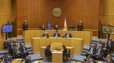 &Sigma;&upsilon;&nu;έ&rho;&chi;&epsilon;&tau;&alpha;&iota; &eta; &Omicron;&lambda;&omicron;&mu;έ&lambda;&epsilon;&iota;&alpha;, &epsilon;&pi;&iota;&kappa;&upsilon;&rho;ώ&nu;&omicron;&nu;&tau;&alpha;&iota; &omicron;&iota; &Pi;&rho;&omicron;&epsilon;&delta;&rho;ί&epsilon;&sigmaf; &tau;&omega;&nu; &Epsilon;&pi;&iota;&tau;&rho;&omicron;&pi;ώ&nu;-&Epsilon;&gamma;&kappa;&rho;ί&nu;&epsilon;&tau;&alpha;&iota; &eta; &sigma;ύ&nu;&theta;&epsilon;&sigma;ή &tau;&omicron;&upsilon;&sigmaf;