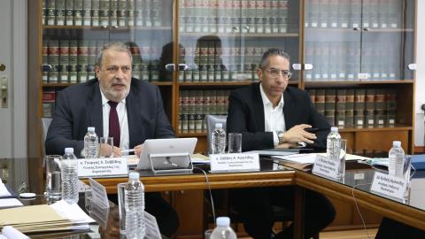 &Epsilon;&xi;&alpha;&iota;&rho;&omicron;ύ&nu;&tau;&alpha;&iota; &Sigma;&alpha;&beta;&beta;ί&delta;&eta;&sigmaf;, &Alpha;&gamma;&gamma;&epsilon;&lambda;ί&delta;&eta;&sigmaf; &kappa;&alpha;&iota; &Kappa;&lambda;&epsilon;ό&pi;&alpha; &alpha;&pi;ό &tau;&omicron; &Kappa;&rho;ά&tau;&omicron;&sigmaf; &Mu;&alpha;&phi;ί&alpha;, &alpha;&nu;έ&theta;&epsilon;&sigma;&alpha;&nu; &sigma;&epsilon; &upsilon;&phi;&iota;&sigma;&tau;ά&mu;&epsilon;&nu;&omicron;&upsilon;&sigmaf; &tau;&omicron;&upsilon;&sigmaf; &tau;&eta;&nu; &alpha;&xi;&iota;&omicron;&lambda;ό&gamma;&eta;&sigma;&eta; &tau;&omicron;&upsilon; &pi;&omicron;&rho;ί&sigma;&mu;&alpha;&tau;&omicron;&sigmaf;-&Eta; &alpha;&nu;&alpha;&kappa;