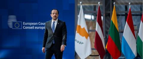 &Sigma;&tau;&iota;&sigmaf; &Beta;&rho;&upsilon;&xi;έ&lambda;&lambda;&epsilon;&sigmaf; &gamma;&iota;&alpha; &tau;&omicron; &tau;&epsilon;&lambda;&epsilon;&upsilon;&tau;&alpha;ί&omicron; &Epsilon;&upsilon;&rho;&omega;&pi;&alpha;ϊ&kappa;ό &Sigma;&upsilon;&mu;&beta;&omicron;ύ&lambda;&iota;&omicron; &tau;&eta;&sigmaf; &Kappa;&upsilon;&pi;&rho;&iota;&alpha;&kappa;ή&sigmaf; &Pi;&rho;&omicron;&epsilon;&delta;&rho;ί&alpha;&sigmaf; &Epsilon;&Epsilon; &omicron; &Chi;&rho;&iota;&sigma;&tau;&omicron;&delta;&omicron;&upsilon;&lambda;ί&delta;&eta;&sigmaf;- &Tau;&epsilon;&tau; &alpha; &tau;&epsilon;&tau; &kappa;&alpha;&iota; &mu;&epsilon; &Alpha;&nu;&tau;ό&nu;&iota;&omicron; &Kappa;ό&sigma;&tau;&alpha;