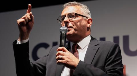 &Alpha;&kappa;&omicron;&lambda;&omicron;&upsilon;&theta;&epsilon;ί &tau;&omicron; ί&delta;&iota;&omicron; &tau;έ&mu;&pi;&omicron; &omicron; &Epsilon;&rho;&chi;&iota;&omicron;&upsilon;&rho;&mu;ά&nu; &gamma;&iota;&alpha; &tau;&omicron; &Kappa;&upsilon;&pi;&rho;&iota;&alpha;&kappa;ό-&laquo;&Delta;&iota;&alpha;&pi;&rho;&alpha;&gamma;&mu;&alpha;&tau;&epsilon;ύ&sigma;&epsilon;&iota;&sigmaf; &gamma;&iota;&alpha; &epsilon;&pi;ί&tau;&epsilon;&upsilon;&xi;&eta; &lambda;ύ&sigma;&eta;&sigmaf; &kappa;&alpha;&iota; ό&chi;&iota; &gamma;&iota;&alpha; &chi;ά&rho;&eta; &tau;&omega;&nu; &delta;&iota;&alpha;&pi;&rho;&alpha;&gamma;&mu;&alpha;&tau;&epsilon;ύ&sigma;&epsilon;&omega;&nu;&raquo;