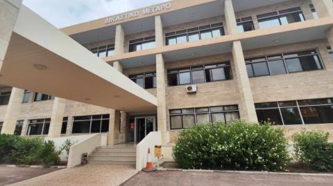 &Epsilon;ί&kappa;&omicron;&sigma;&iota; &mu;ή&nu;&epsilon;&sigmaf; &phi;&upsilon;&lambda;ά&kappa;&iota;&sigma;&eta; &sigma;&tau;&eta;&nu; 32&chi;&rho;&omicron;&nu;&eta; &Omicron;&upsilon;&kappa;&rho;&alpha;&nu;ή &pi;&omicron;&upsilon; έ&phi;&epsilon;&rho;&epsilon; &sigma;&tau;&eta;&nu; &Kappa;ύ&pi;&rho;&omicron; &sigma;&chi;&epsilon;&delta;ό&nu; &omicron;&kappa;&tau;ώ &epsilon;&kappa;&alpha;&tau;&omicron;&mu;&mu;ύ&rho;&iota;&alpha; &epsilon;&upsilon;&rho;ώ-&Alpha;&pi;&alpha;&lambda;&lambda;ά&chi;&theta;&eta;&kappa;&epsilon; &alpha;&pi;ό &kappa;&alpha;&tau;&eta;&gamma;&omicron;&rho;ί&epsilon;&sigmaf; &gamma;&iota;&alpha; &xi;έ&pi;&lambda;&upsilon;&mu;