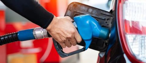 &Mu;&epsilon;&iota;ώ&theta;&eta;&kappa;&epsilon; &kappa;&alpha;&tau;ά 6,5 &sigma;&epsilon;&nu;&tau; &tau;&omicron; &lambda;ί&tau;&rho;&omicron; &eta; &tau;&iota;&mu;ή &tau;&eta;&sigmaf; &alpha;&mu;ό&lambda;&upsilon;&beta;&delta;&eta;&sigmaf; 95 &kappa;&alpha;&iota; &kappa;&alpha;&tau;ά 10,8 &tau;&omicron;&upsilon; &pi;&epsilon;&tau;&rho;&epsilon;&lambda;&alpha;ί&omicron;&upsilon;-&Alpha;&nu;&alpha;&mu;έ&nu;&omicron;&nu;&tau;&alpha;&iota; &pi;&epsilon;&rho;&alpha;&iota;&tau;έ&rho;&omega; &mu;&epsilon;&iota;ώ&sigma;&epsilon;&iota;&sigmaf; &tau;&omicron; &epsilon;&pi;ό&mu;&epsilon;&nu;&omicron; &delta;&iota;ά