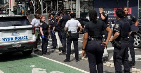 &Beta;&Iota;&Nu;&Tau;&Epsilon;&Omicron;: &Pi;&alpha;&nu;&iota;&kappa;ό&sigmaf; &sigma;&tau;&eta;&nu; Times Square &mu;&epsilon;&tau;ά &alpha;&pi;ό &pi;&upsilon;&rho;&omicron;&beta;&omicron;&lambda;&iota;&sigma;&mu;&omicron;ύ&sigmaf;, &pi;&lambda;ή&theta;&omicron;&sigmaf; &kappa;ό&sigma;&mu;&omicron;&upsilon; έ&tau;&rho;&epsilon;&chi;&epsilon; &gamma;&iota;&alpha; &nu;&alpha; &sigma;&omega;&theta;&epsilon;ί, &sigma;&upsilon;&nu;&epsilon;&lambda;ή&phi;&theta;&eta; έ&nu;&alpha;&sigmaf; 17&chi;&rho;&omicron;&nu;&omicron;&sigmaf;