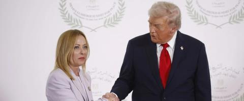 &Alpha;&pi;ό &tau;&alpha; &mu;έ&lambda;&iota;&alpha;... &sigma;&tau;&omicron; &phi;&alpha;&rho;&mu;ά&kappa;&iota;-&Tau;&omicron; &laquo;&pi;&rho;&omicron;&pi;&alpha;&tau;&omicron;&rho;&iota;&kappa;ό &alpha;&mu;ά&rho;&tau;&eta;&mu;&alpha;&raquo; &pi;&omicron;&upsilon; έ&phi;&epsilon;&rho;&epsilon; &tau;&eta; &rho;ή&xi;&eta; &mu;&epsilon;&tau;&alpha;&xi;ύ &Tau;&rho;&alpha;&mu;&pi; &kappa;&alpha;&iota; &Mu;&epsilon;&lambda;ό&nu;&iota;