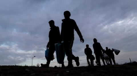 &Tau;&omicron; &mu;ή&nu;&upsilon;&mu;&alpha; &tau;&omicron;&upsilon; &upsilon;&phi;&upsilon;&pi;&omicron;&upsilon;&rho;&gamma;&epsilon;ί&omicron;&upsilon; &Mu;&epsilon;&tau;&alpha;&nu;ά&sigma;&tau;&epsilon;&upsilon;&sigma;&eta;&sigmaf; &gamma;&iota;&alpha; &tau;&eta;&nu; &Pi;&alpha;&gamma;&kappa;ό&sigma;&mu;&iota;&alpha; &Eta;&mu;έ&rho;&alpha; &Pi;&rho;&omicron;&sigma;&phi;ύ&gamma;&omega;&nu;-&laquo;&Pi;&rho;&omicron;&sigma;ή&lambda;&omega;&sigma;&eta; &sigma;&epsilon; &pi;&omicron;&lambda;&iota;&tau;&iota;&kappa;ή &pi;&omicron;&upsilon; &sigma;&upsilon;&nu;&delta;&upsilon;ά&zeta;&epsilon;&iota; &pi;&rho;&omicron;&sigma;&tau;&alpha;&sigma;ί&alpha; &kappa;&alpha;&iota; &nu;&omicron;&mu;&iota;