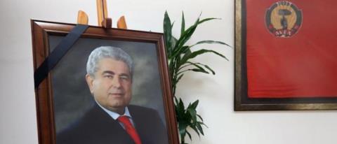 &Phi;&lambda;&omicron;&upsilon;&rho;έ&nu;&tau;&zeta;&omicron;&sigmaf; &gamma;&iota;&alpha; &Delta;&eta;&mu;ή&tau;&rho;&eta; &Chi;&rho;&iota;&sigma;&tau;ό&phi;&iota;&alpha;-&laquo;&Tau;&omicron;&upsilon; &phi;ό&rho;&tau;&omega;&sigma;&alpha;&nu; &tau;&eta;&nu; &kappa;&alpha;&tau;ά&rho;&rho;&epsilon;&upsilon;&sigma;&eta; &tau;&eta;&sigmaf; &omicron;&iota;&kappa;&omicron;&nu;&omicron;&mu;ί&alpha;&sigmaf;, ά&lambda;&lambda;&omicron; &tau;&omicron; &lambda;ά&theta;&omicron;&sigmaf; &kappa;&alpha;&iota; ά&lambda;&lambda;&omicron;