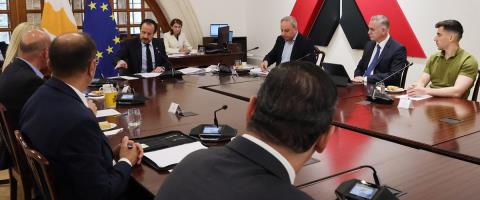 &Sigma;&upsilon;&nu;&epsilon;&delta;&rho;ί&alpha; &Epsilon;&theta;&nu;&iota;&kappa;&omicron;ύ &Sigma;&upsilon;&mu;&beta;&omicron;&upsilon;&lambda;ί&omicron;&upsilon; &mu;&epsilon; &Omicron;&delta;&upsilon;&sigma;&sigma;έ&alpha; &kappa;&alpha;&iota; &Phi;&epsilon;&iota;&delta;ί&alpha;, &alpha;&lambda;&lambda;ά &chi;&omega;&rho;ί&sigmaf; &tau;&omicron;&nu; &Nu;ί&kappa;&omicron; &Alpha;&nu;&alpha;&sigma;&tau;&alpha;&sigma;&iota;ά&delta;&eta;-&Gamma;&iota;&alpha;&tau;ί &delta;&epsilon;&nu; &pi;ή&gamma;&epsilon; &omicron; &tau;έ&omega;&sigmaf; &Pi;&rho;ό&epsilon;&delta;&rho;&omicron;&sigmaf; &tau;&eta;&sigmaf; &Delta;&eta;&mu;&omicron;&kappa;&rho;&alpha;&tau;ί&alpha;&sigmaf;(