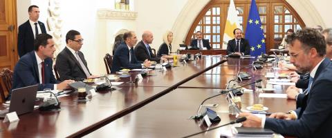 &Sigma;&upsilon;&gamma;&kappa;&rho;&alpha;&tau;&eta;&mu;έ&nu;&eta; &alpha;&iota;&sigma;&iota;&omicron;&delta;&omicron;&xi;ί&alpha; &gamma;&iota;&alpha; &tau;&omicron; &Kappa;&upsilon;&pi;&rho;&iota;&alpha;&kappa;ό-&Epsilon;&nu;&eta;&mu;&epsilon;&rho;ώ&theta;&eta;&kappa;&alpha;&nu; &gamma;&iota;&alpha; &tau;&eta;&nu; &pi;&rho;&omega;&tau;&omicron;&beta;&omicron;&upsilon;&lambda;ί&alpha; &Gamma;&kappa;&omicron;&upsilon;&tau;έ&rho;&epsilon;&sigmaf; &tau;&alpha; &kappa;ό&mu;&mu;&alpha;&tau;&alpha;, &kappa;&omicron;&iota;&nu;ή &theta;&epsilon;ώ&rho;&eta;&sigma;&eta; &eta; &alpha;&nu;&alpha;&gamma;&nu;ώ&rho;&iota;&sigma;&eta; &kappa;&iota;&nu;&eta;&tau;&iota;&kappa;ό