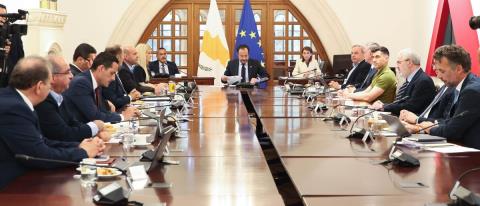 &Pi;&rho;&omicron;&sigma;&delta;&omicron;&kappa;ί&epsilon;&sigmaf; &Chi;&rho;&iota;&sigma;&tau;&omicron;&delta;&omicron;&upsilon;&lambda;ί&delta;&eta; &gamma;&iota;&alpha; &theta;&epsilon;&tau;&iota;&kappa;ό &alpha;&pi;&omicron;&tau;έ&lambda;&epsilon;&sigma;&mu;&alpha; &alpha;&pi;ό &tau;&iota;&sigmaf; &epsilon;&nu; &epsilon;&xi;&epsilon;&lambda;ί&xi;&epsilon;&iota; &delta;&iota;&epsilon;&rho;&gamma;&alpha;&sigma;ί&epsilon;&sigmaf; &gamma;&iota;&alpha; &tau;&omicron; &Kappa;&upsilon;&pi;&rho;&iota;&alpha;&kappa;ό-&Sigma;&epsilon; &pi;&omicron;&iota;&omicron; &beta;&alpha;&theta;&mu;ό &epsilon;&pi;&eta;&rho;&epsilon;ά&zeta;&epsilon;&iota; &eta; &pi;&alpha;&rho;&alpha;ί&tau;&eta;&sigma;&eta;