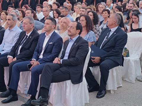 &Tau;&epsilon;&lambda;&epsilon;&tau;έ&sigmaf; &alpha;&pi;&omicron;&phi;&omicron;ί&tau;&eta;&sigma;&eta;&sigmaf; &gamma;&iota;&alpha; &tau;&rho;&epsilon;&iota;&sigmaf; &Sigma;&chi;&omicron;&lambda;έ&sigmaf; &tau;&omicron;&upsilon; &Pi;&alpha;&nu;&epsilon;&pi;&iota;&sigma;&tau;&eta;&mu;ί&omicron;&upsilon; &Kappa;ύ&pi;&rho;&omicron;&upsilon;, &tau;&alpha; &beta;&rho;&alpha;&beta;&epsilon;ί&alpha; &sigma;&epsilon; ό&sigma;&omicron;&upsilon;&sigmaf; &pi;&rho;ώ&tau;&epsilon;&upsilon;&sigma;&alpha;&nu; &epsilon;&pi;έ&delta;&omega;&sigma;&epsilon; &omicron; &Pi;&rho;ό&epsilon;&delta;&rho;&omicron;&sigmaf;