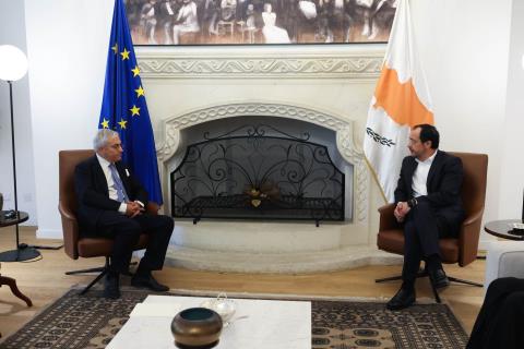 &Nu; .&Chi;&rho;&iota;&sigma;&tau;&omicron;&delta;&omicron;&upsilon;&lambda;ί&delta;&eta;&sigmaf;: &Eta; &Kappa;&upsilon;&beta;έ&rho;&nu;&eta;&sigma;&eta; &epsilon;&pi;&epsilon;&nu;&delta;ύ&epsilon;&iota; &sigma;&tau;&eta;&nu; &Mu;&alpha;&rho;&omega;&nu;ί&tau;&iota;&kappa;&eta; &kappa;&omicron;&iota;&nu;ό&tau;&eta;&tau;&alpha; &mu;&epsilon; &sigma;&epsilon;&iota;&rho;ά &alpha;&pi;&omicron;&phi;ά&sigma;&epsilon;&omega;&nu;, &pi;&omicron;&lambda;&iota;&tau;&iota;&kappa;ώ&nu; &kappa;&alpha;&iota; &delta;&rho;ά&sigma;&epsilon;&omega;&nu; &gamma;&iota;&alpha; &tau;&omicron; &kappa;&omicron;&iota;&nu;ό &kappa;&alpha;&lambda;ό
