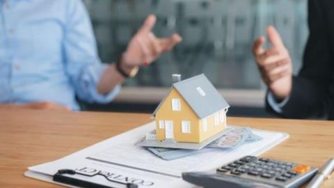 Κατήγγειλαν πως μεταβιβάστηκε ακίνητό τους σε τρίτο πρόσωπο χωρίς την συγκατάθεσή τους-Χειροπέδες σε τρία πρόσωπα