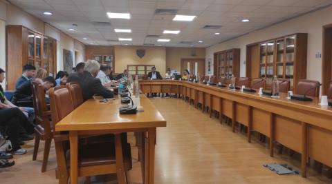 &Kappa;&alpha;&tau;ά&lambda;&omicron;&gamma;&omicron;&sigmaf; &delta;&iota;&omicron;&rho;&iota;&sigma;ί&mu;&omega;&nu; &kappa;&alpha;&iota; &epsilon;&iota;&delta;&iota;&kappa;ή &epsilon;&kappa;&pi;&alpha;ί&delta;&epsilon;&upsilon;&sigma;&eta; &sigma;&tau;&iota;&sigmaf; &pi;&rho;&omicron;&tau;&epsilon;&rho;&alpha;&iota;ό&tau;&eta;&tau;&epsilon;&sigmaf; &tau;&eta;&sigmaf; &Epsilon;&pi;. &Pi;&alpha;&iota;&delta;&epsilon;ί&alpha;&sigmaf;-&Sigma;&tau;&iota;&sigmaf; 8 &Iota;&omicron;&upsilon;&lambda;ί&omicron;&upsilon; &eta; &sigma;&upsilon;&nu;&epsilon;&delta;&rho;ί&alpha; &mu;&epsilon; &tau;&eta;&nu; &Alpha;&theta;&eta;&nu;ά &Mu;&iota;&chi;&alpha;&eta;&lambda;ί&delta;&omicron;&upsilon;