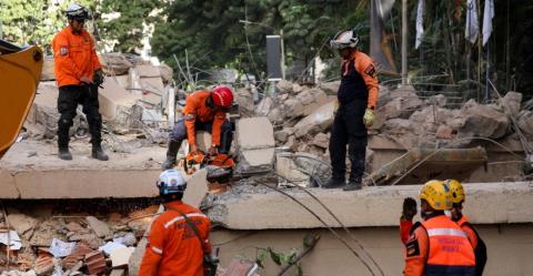 &Beta;&Iota;&Nu;&Tau;&Epsilon;&Omicron;: &Sigma;&tau;&omicron;&upsilon;&sigmaf; 235 &omicron;&iota; &nu;&epsilon;&kappa;&rho;&omicron;ί &alpha;&pi;ό &tau;&omicron;&nu; &delta;&iota;&pi;&lambda;ό &sigma;&epsilon;&iota;&sigma;&mu;ό &sigma;&tau;&eta; &Beta;&epsilon;&nu;&epsilon;&zeta;&omicron;&upsilon;έ&lambda;&alpha;-&Iota;&sigma;&omicron;&pi;&epsilon;&delta;&omega;&mu;έ&nu;&epsilon;&sigmaf; &pi;ό&lambda;&epsilon;&iota;&sigmaf;, &epsilon;&gamma;&kappa;&lambda;&omega;&beta;&iota;&sigma;&mu;έ&nu;&omicron;&iota; &sigma;&tau;&alpha; &sigma;&upsilon;&nu;&tau;&rho;ί&mu;&mu;&iota;&alpha; &kappa;&alpha;&iota; &phi;ό&beta;&omicron;&iota; &gamma;&iota;&alpha; &chi;&iota;