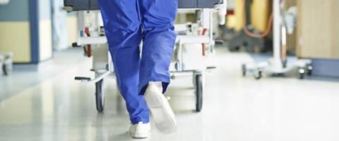 Χωρίς λύση η υπερπληρότητα στο νοσοκομείο Αθαλάσσας-Τεράστια ανησυχία για τις ελλείψεις νοσηλευτών ενόψει καλοκαιρινών αδειών