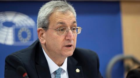 &Sigma;&tau;&omicron; &Lambda;&omicron;&upsilon;&xi;&epsilon;&mu;&beta;&omicron;ύ&rho;&gamma;&omicron; &omicron; &Mu;&omicron;&upsilon;&sigma;&iota;&omicron;ύ&tau;&tau;&alpha;&sigmaf; &gamma;&iota;&alpha; &tau;&omicron; &tau;&epsilon;&lambda;&epsilon;&upsilon;&tau;&alpha;ί&omicron; EPSCO &tau;&eta;&sigmaf; &Kappa;&upsilon;&pi;&rho;&iota;&alpha;&kappa;ή&sigmaf; &Pi;&rho;&omicron;&epsilon;&delta;&rho;ί&alpha;&sigmaf;