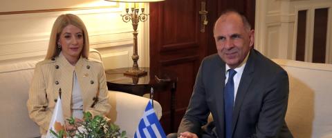 &Sigma;&upsilon;&nu;ά&nu;&tau;&eta;&sigma;&epsilon; &Gamma;&epsilon;&rho;&alpha;&pi;&epsilon;&tau;&rho;ί&tau;&eta; &sigma;&tau;&eta;&nu; &Alpha;&theta;ή&nu;&alpha; &eta; &Alpha;&nu;&nu;ί&tau;&alpha; &Delta;&eta;&mu;&eta;&tau;&rho;ί&omicron;&upsilon;-&Sigma;&tau;&omicron; &epsilon;&pi;ί&kappa;&epsilon;&nu;&tau;&rho;&omicron; &tau;&omega;&nu; &sigma;&upsilon;&zeta;&eta;&tau;ή&sigma;&epsilon;&omega;&nu; &tau;&omicron;&upsilon;&sigmaf; &tau;&omicron; &Kappa;&upsilon;&pi;&rho;&iota;&alpha;&kappa;ό