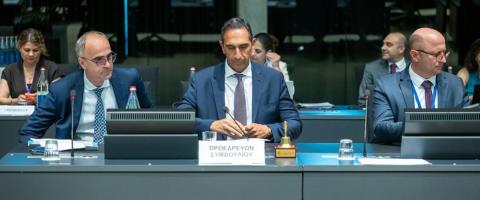 &Omicron;&rho;ό&sigma;&eta;&mu;&omicron; &gamma;&iota;&alpha; &tau;&eta; &sigma;&tau;&epsilon;&gamma;&alpha;&sigma;&tau;&iota;&kappa;ή &pi;&omicron;&lambda;&iota;&tau;&iota;&kappa;ή &sigma;&tau;&eta;&nu; &Epsilon;&Epsilon; &upsilon;&pi;ό &tau;&eta;&nu; &Kappa;&upsilon;&pi;&rho;&iota;&alpha;&kappa;ή &Pi;&rho;&omicron;&epsilon;&delta;&rho;ί&alpha;-&Upsilon;&iota;&omicron;&theta;&epsilon;&tau;ή&theta;&eta;&kappa;&alpha;&nu; &gamma;&iota;&alpha; &pi;&rho;ώ&tau;&eta; &phi;&omicron;&rho;ά &Sigma;&upsilon;&mu;&pi;&epsilon;&rho;ά&sigma;&mu;&alpha;&tau;&alpha; &Sigma;&upsilon;&mu;&beta;&omicron;&upsilon;&lambda;ί&omicron;&upsilon; &gamma;&iota;&alpha; &tau;&eta; &Sigma;&tau;