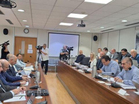 &Alpha;&nu;&eta;&sigma;&upsilon;&chi;ί&alpha; &Beta;&omicron;&upsilon;&lambda;&epsilon;&upsilon;&tau;ώ&nu; &gamma;&iota;&alpha; &epsilon;&pi;ά&rho;&kappa;&epsilon;&iota;&alpha; &eta;&lambda;&epsilon;&kappa;&tau;&rho;&iota;&sigma;&mu;&omicron;ύ &mu;&epsilon;&tau;ά &tau;&omicron; 2030 &lambda;ό&gamma;&omega; &Beta;&alpha;&sigma;&iota;&lambda;&iota;&kappa;&omicron;ύ-&Kappa;&epsilon;&kappa;&lambda;&epsilon;&iota;&sigma;&mu;έ&nu;&omega;&nu; &tau;&omega;&nu; &theta;&upsilon;&rho;ώ&nu; &sigma;&upsilon;&zeta;ή&tau;&eta;&sigma;&eta; &sigma;&tau;&eta;&nu; &Epsilon;&pi;&iota;&tau;&rho;&omicron;&pi;ή &Epsilon;&lambda;έ&gamma;&chi;&omicron;&upsilon;