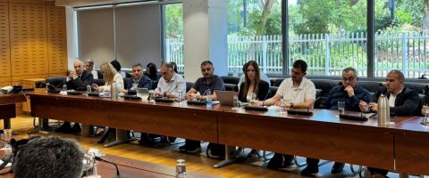 Έ&nu;&alpha; &sigma;&tau;&alpha; &tau;&rho;ί&alpha; &sigma;&chi;&omicron;&lambda;&iota;&kappa;ά &lambda;&epsilon;&omega;&phi;&omicron;&rho;&epsilon;ί&alpha; &pi;&alpha;&rho;&omicron;&upsilon;&sigma;ί&alpha;&zeta;&epsilon; &pi;&rho;&omicron;&beta;&lambda;ή&mu;&alpha;&tau;&alpha; &kappa;&alpha;&iota; &delta;&epsilon;&nu; ή&tau;&alpha;&nu; &alpha;&sigma;&phi;&alpha;&lambda;έ&sigmaf;-&Alpha;&upsilon;&xi;ά&nu;&epsilon;&iota; &tau;&omicron;&upsilon;&sigmaf; &epsilon;&lambda;έ&gamma;&chi;&omicron;&upsilon;&sigmaf; &omicron; &Beta;&alpha;&phi;&epsilon;ά&delta;&eta;&sigmaf;, &phi;&omega;&nu;ά&zeta;&omicron;&upsilon;&nu; &omicron;&iota; &epsilon;&tau;&alpha;&iota;&rho;&epsilon;ί&epsilon;&sigmaf;